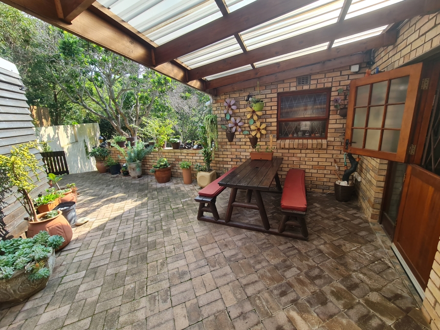 4 Bedroom Property for Sale in Ferreira Town Eastern Cape